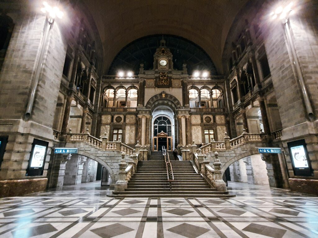 Estação Central da Antuérpia, ponto turístico da Bélgica