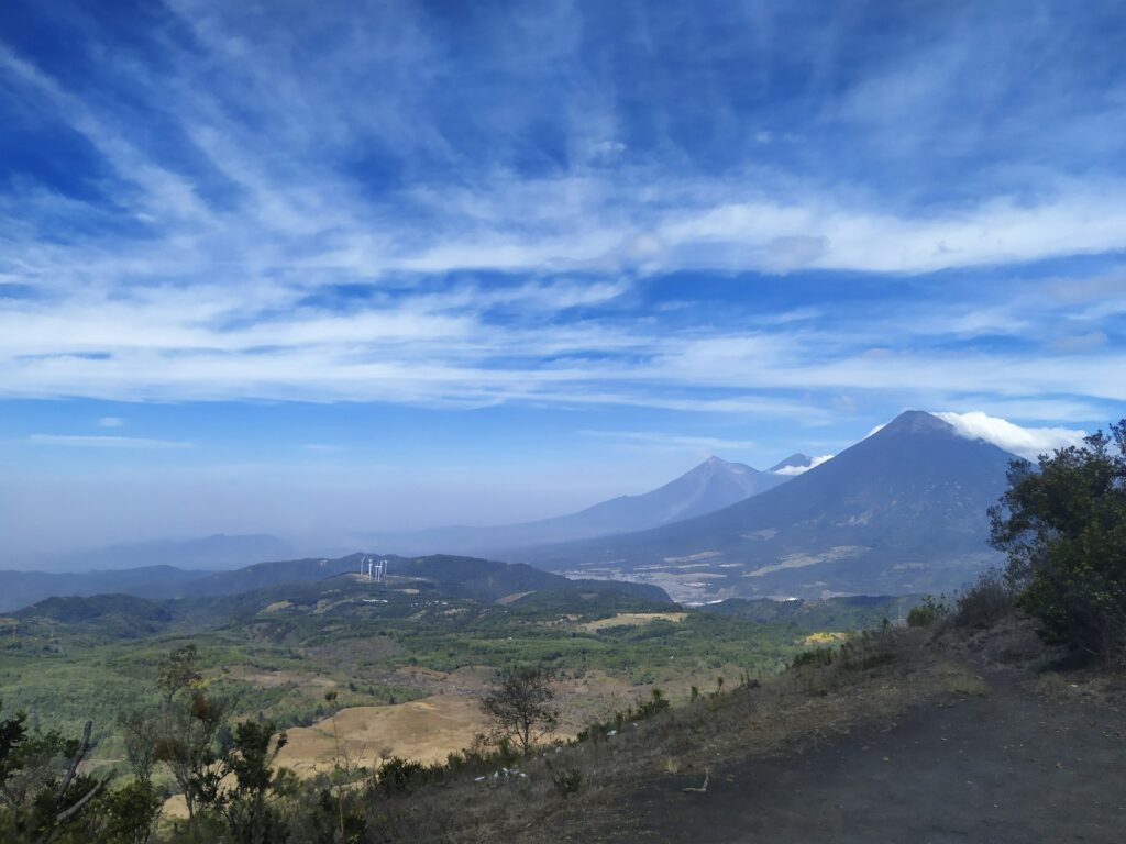 Parque Nacional do Vulcão Pacaya é onde está localizado o Vulcão Pacaya com mais de 2 mil metros de altitude e que continua ativo.