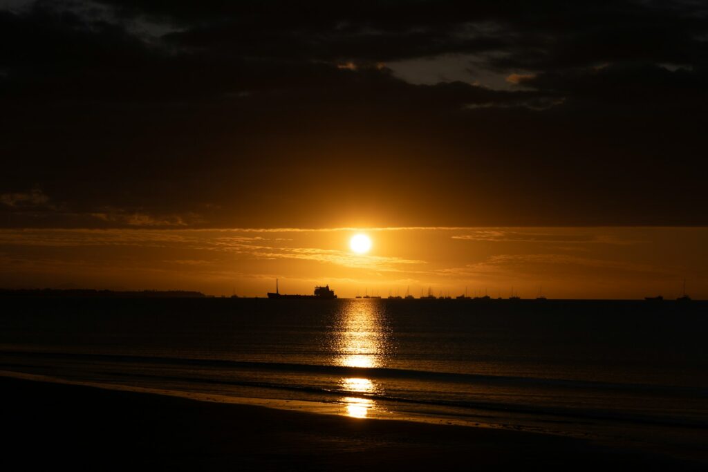 Pôr-do-sol em praia