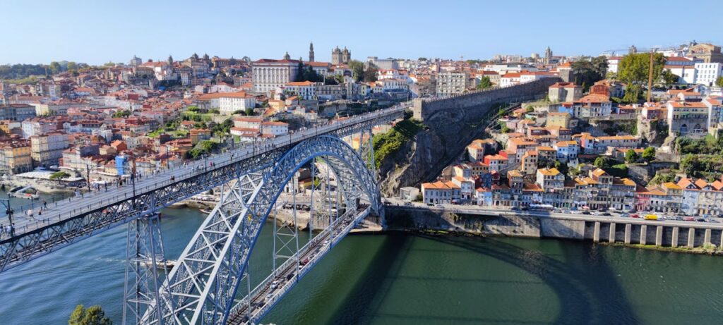 Ponte Dom Luís I no Rio Douro em Portugal